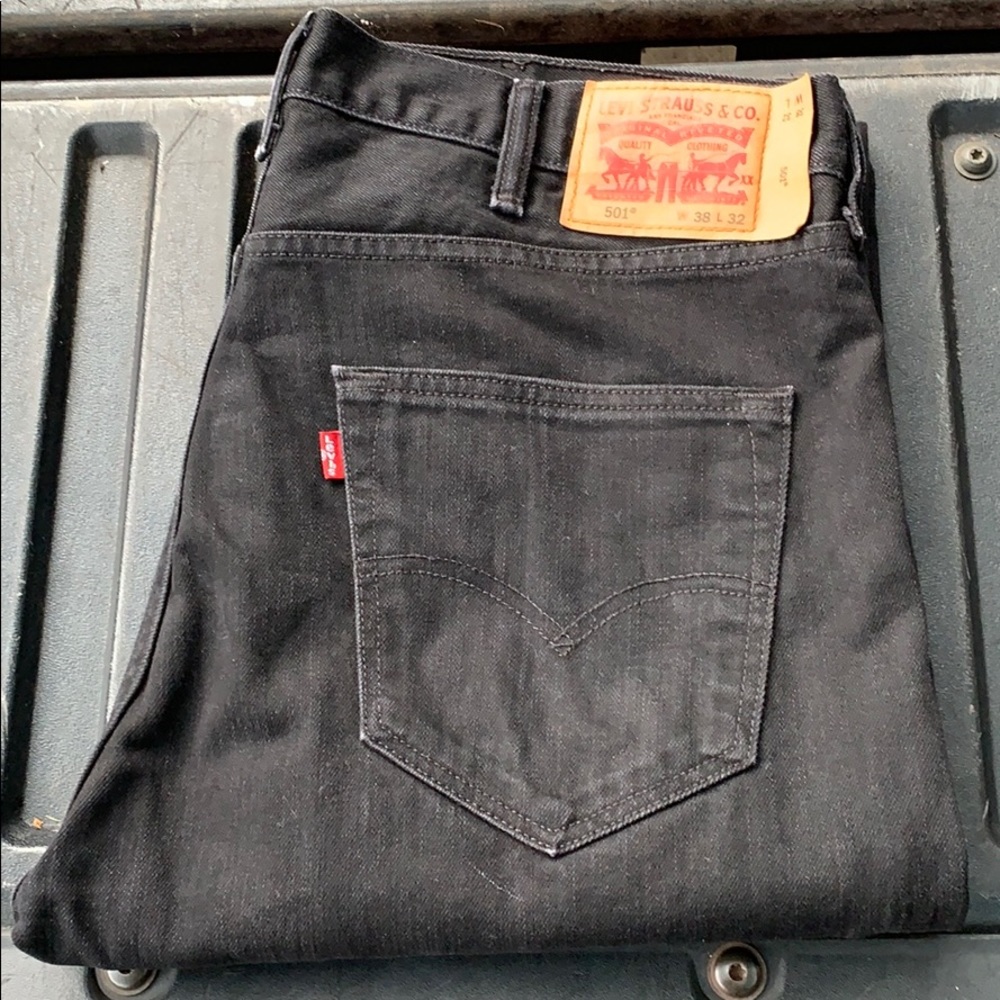 Men Levi Jean size 38x32 style 501
